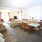 Oaks House