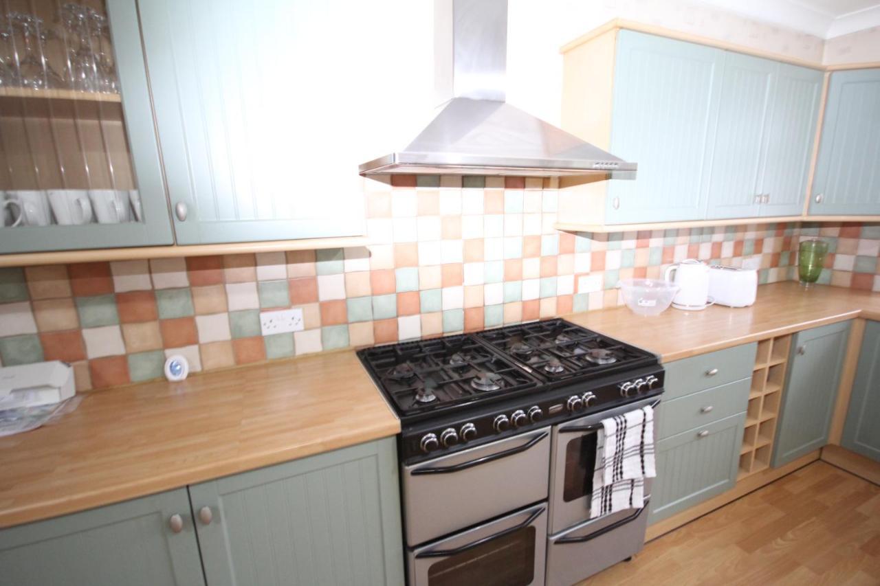 Oaks House Hanworth