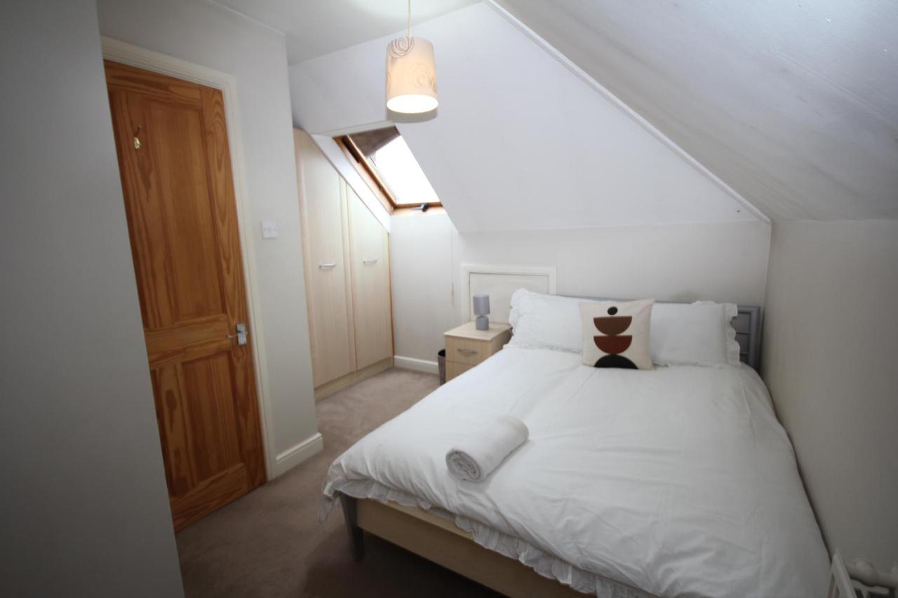 Oaks House Apartment *